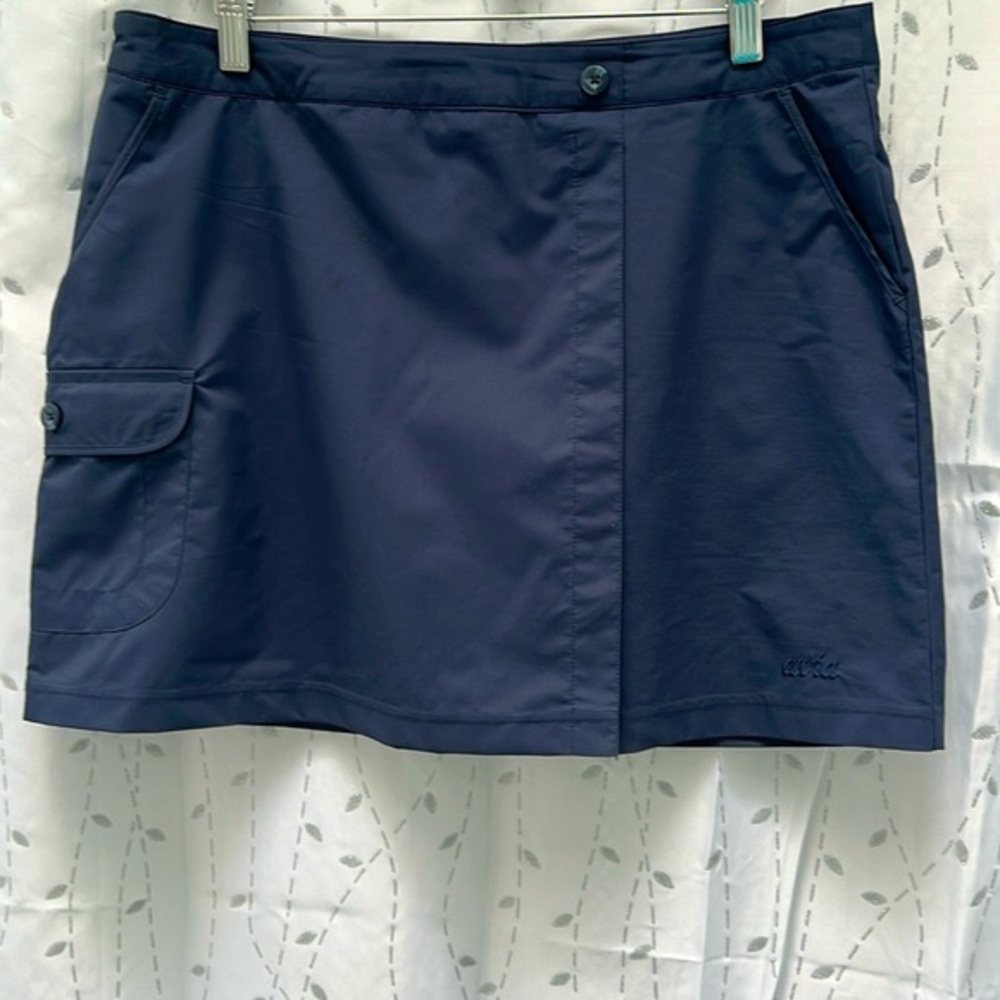 AVIA Ladies Blue athletic skirt with three pockets and under shorts